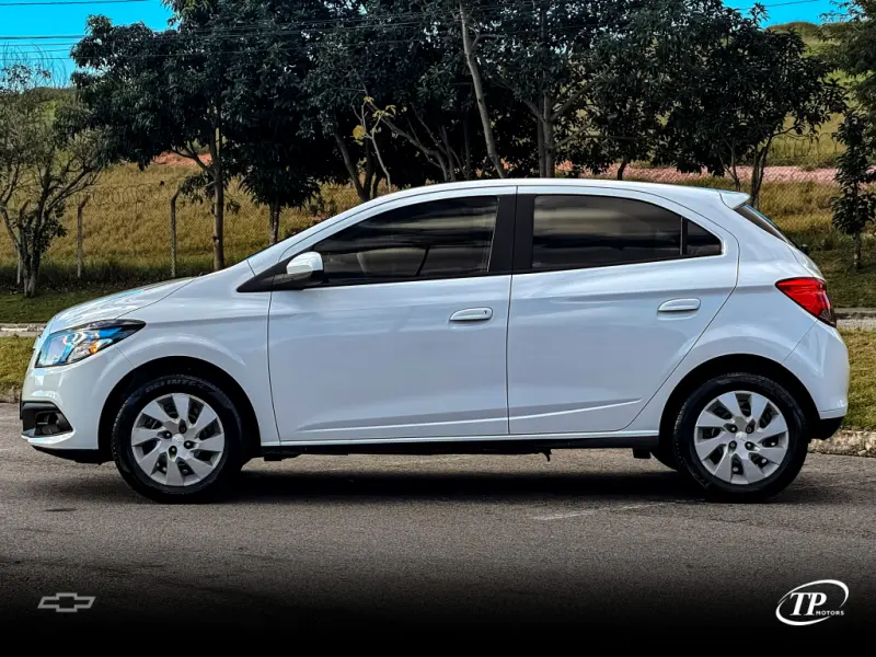 Onix Hatch - Foto