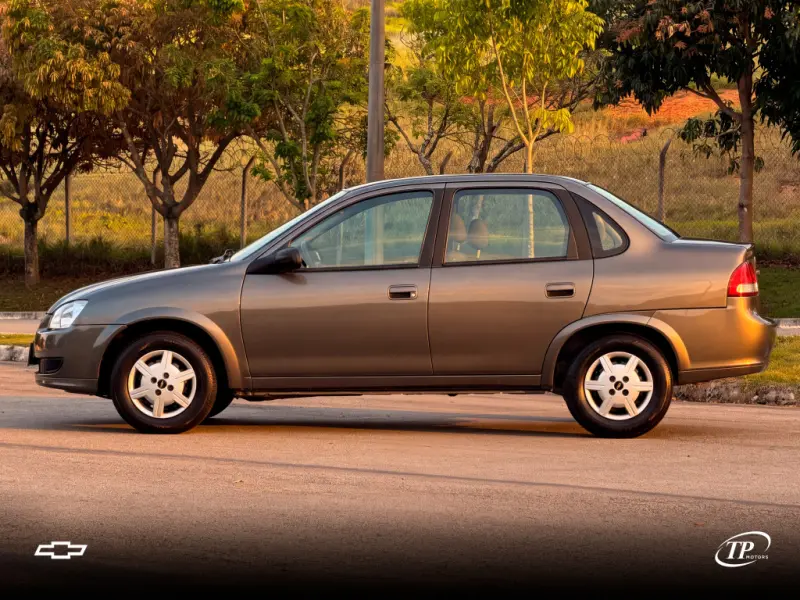 Corsa Sedan - Foto