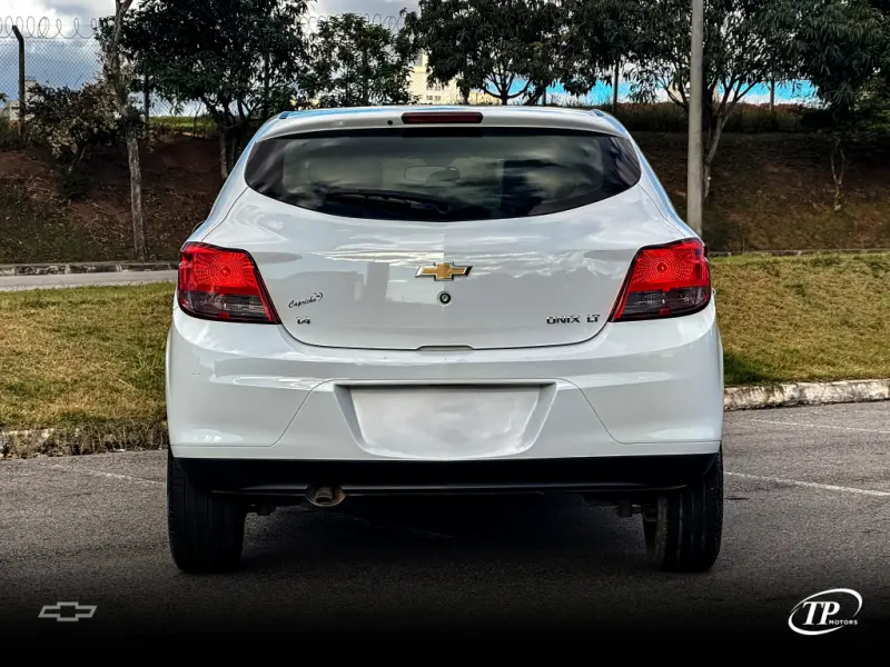 Onix Hatch - Foto