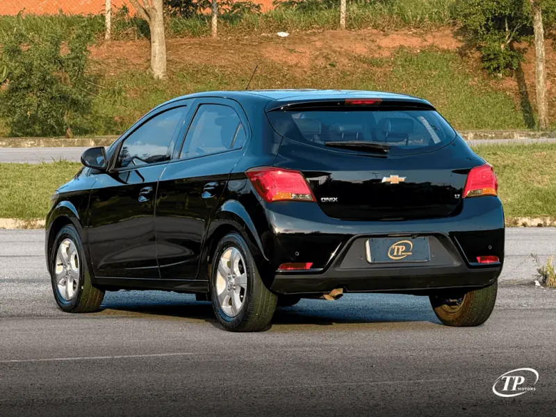 Onix Hatch - Foto