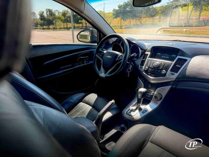 Cruze Hatch - Foto