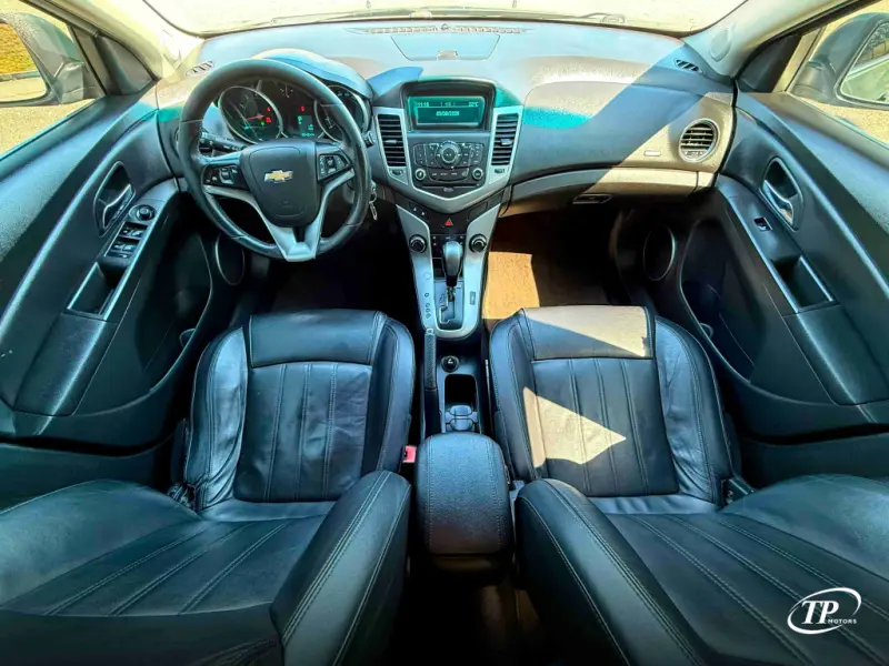 Cruze Hatch - Foto
