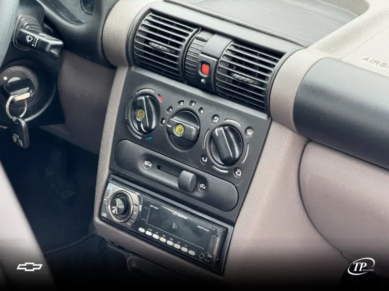 Corsa Sedan - Foto