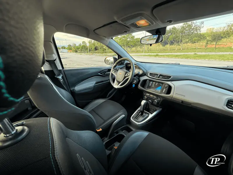 Onix Hatch - Foto
